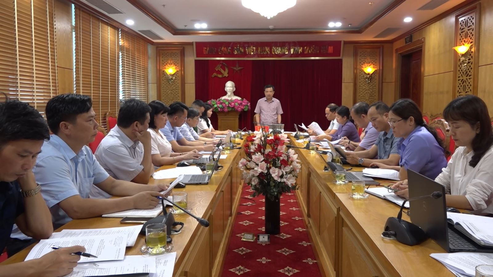 Director of Non Nuoc Cao Bang Global Geopark Management Board speaks at the discussion