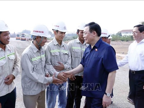 NTO - Le président de l'Assemblée nationale Vuong Dinh Hue visite et travaille à Ba Ria