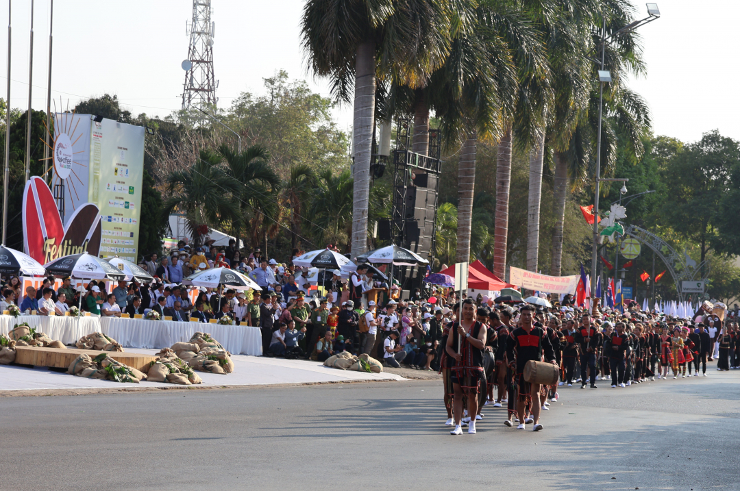 Lễ hội đường phố trong khuôn khổ Lễ hội Cà phê Buôn Ma Thuột lần thứ 8 năm 2023 thu hút sự tham gia của đông đảo du khách