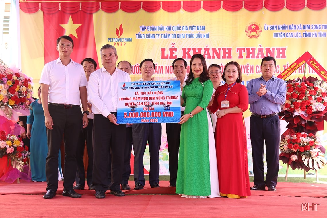 El viceprimer ministro Tran Hong Ha se une al gran festival de solidaridad en Ha Tinh