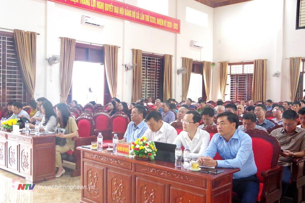 Representatives of Departments, branches and leaders of Quynh Luu district attended the meeting.