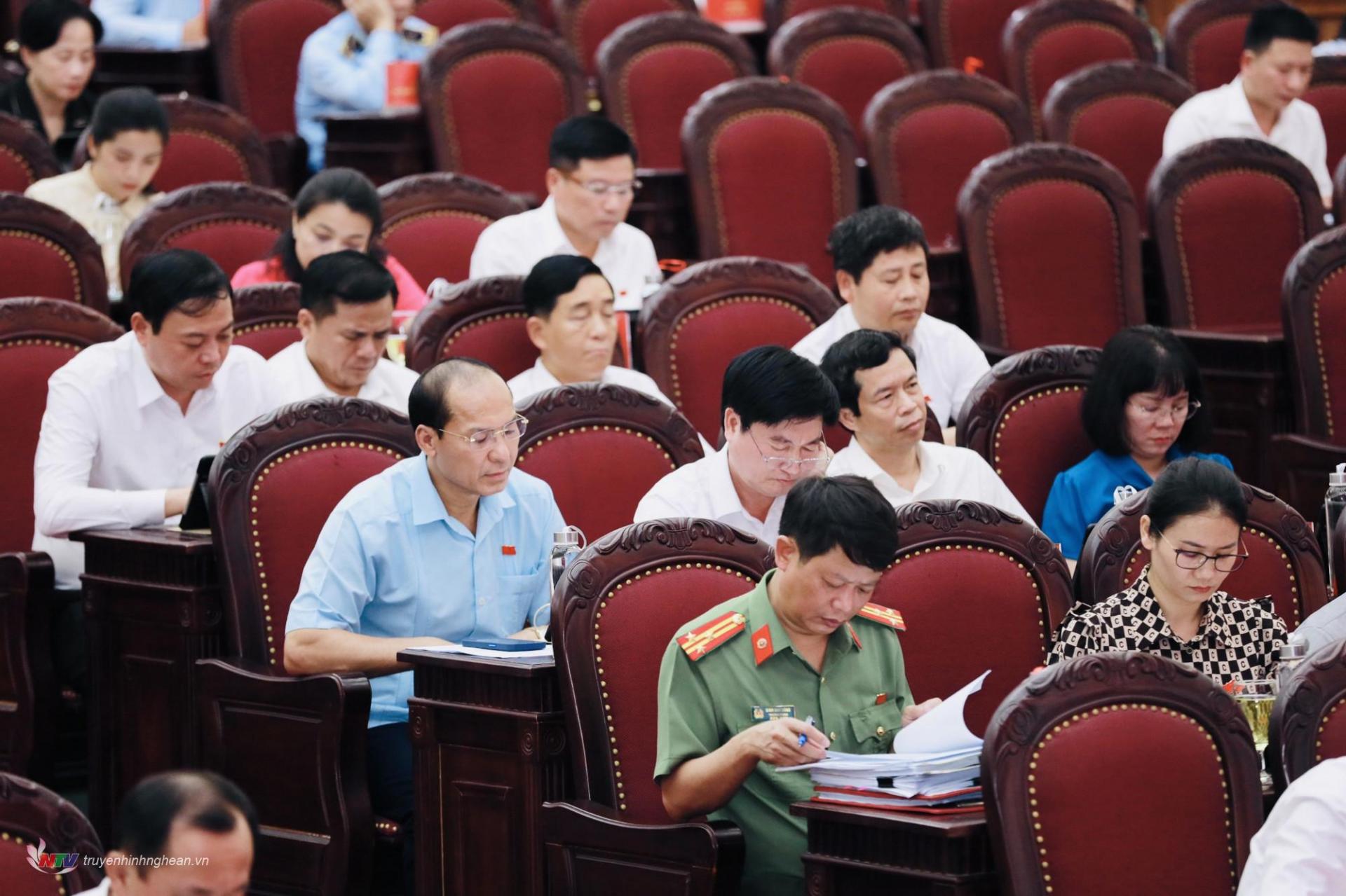 Delegates attending the discussion session.