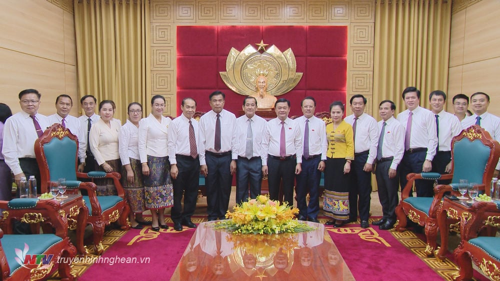 Provinzparteisekretär Thai Thanh Quy empfing eine Delegation des Volksrates der Provinz Bolikhamxay - Laos