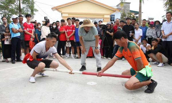 Fiesta de año nuevo con juegos populares