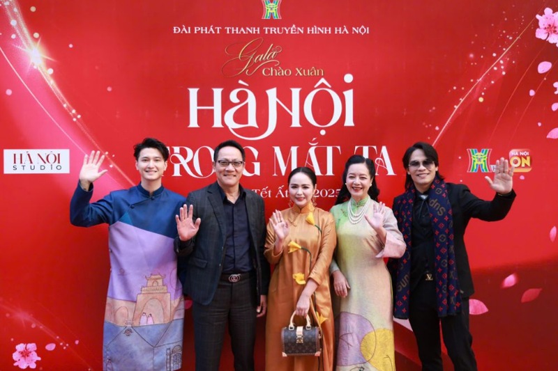 ศิลปินเกือบ 50 ชีวิต โต้ตอบกันในงาน Hanoi Spring Gala ต่อหน้าผู้ชม ภาพ 1