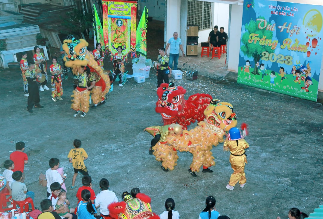 "Happy Mid-Autumn Festival" 2023 at Dak Lak Newspaper