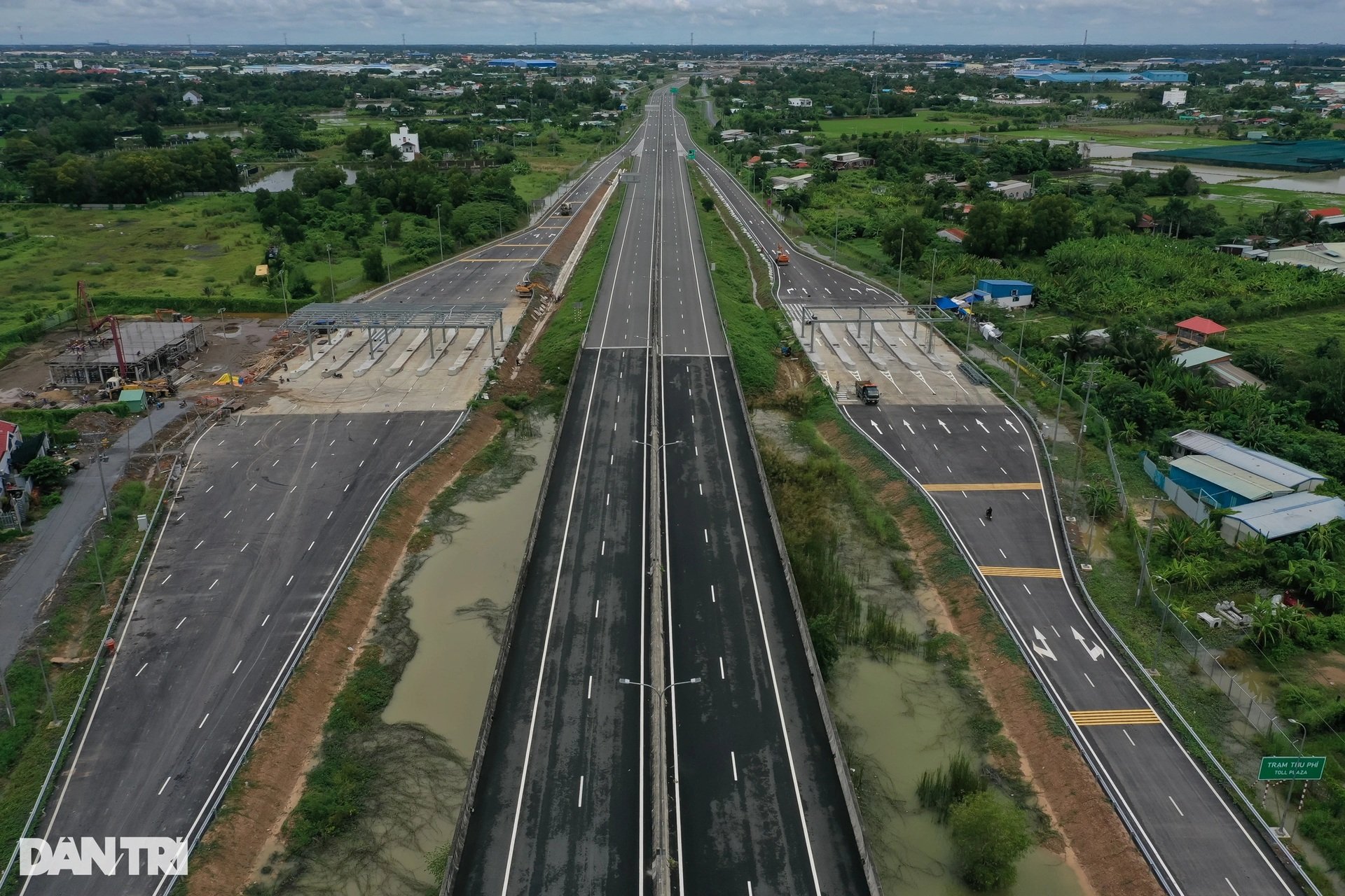 Hình hài đoạn cao tốc 3,4km qua TPHCM sắp thông xe - 1