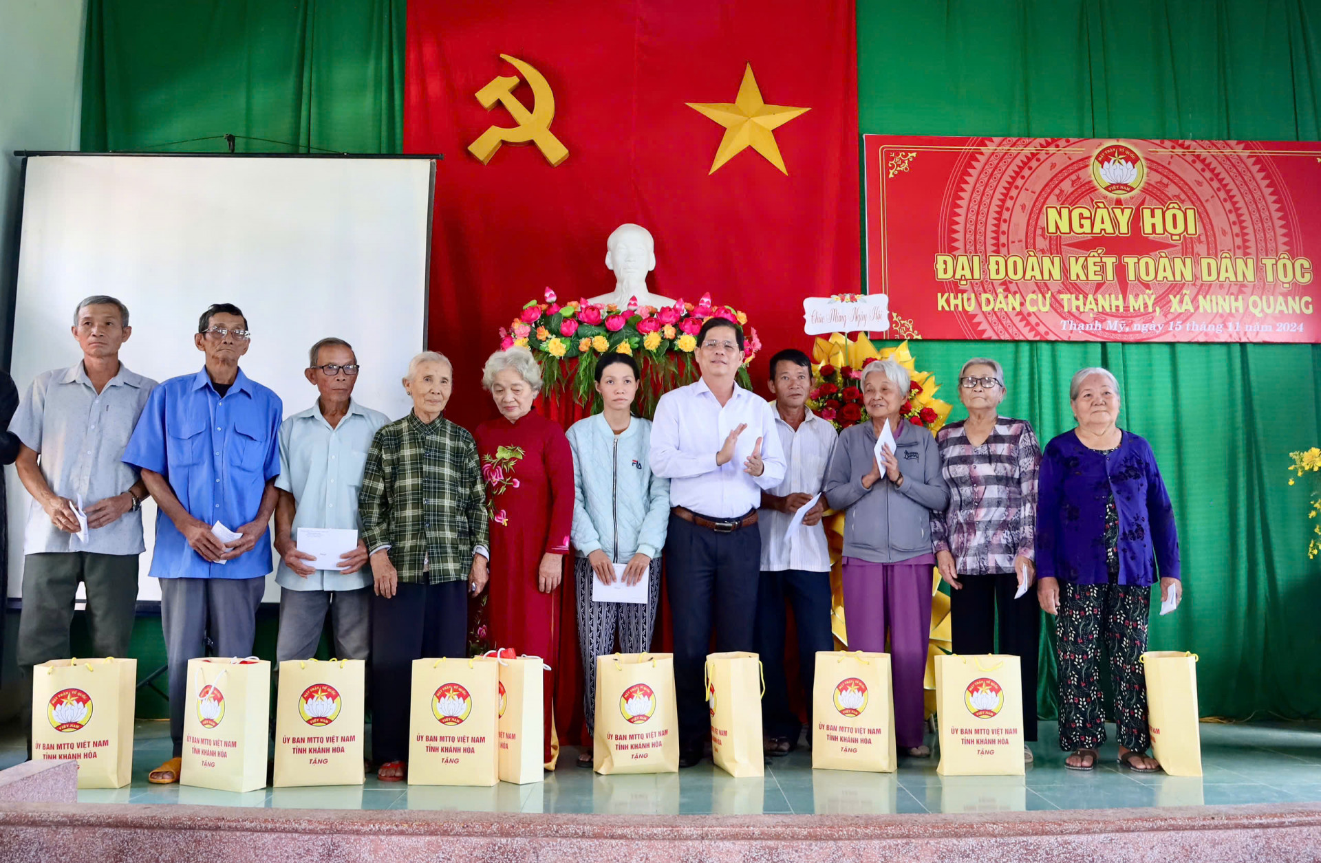 ロシア革命60周年記念のピンバッジ ロシア革命60周年記念のピンバッジ