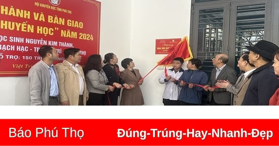 Bàn giao nhà “Mái ấm khuyến học” cho học sinh có hoàn cảnh khó khăn