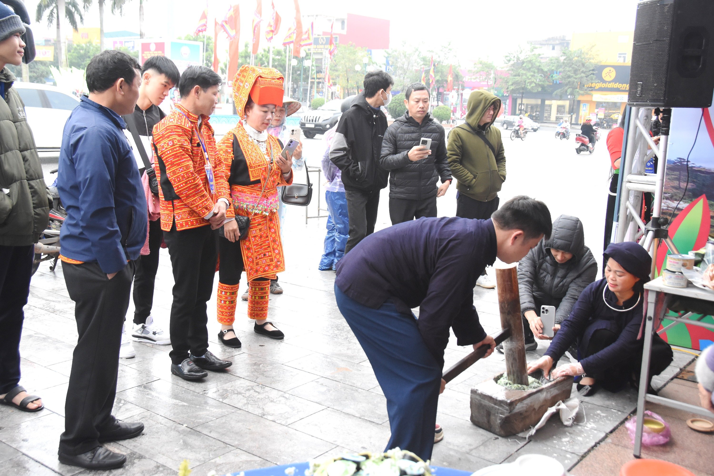 Độc đáo không gian văn hóa và ẩm thực truyền thống các dân tộc