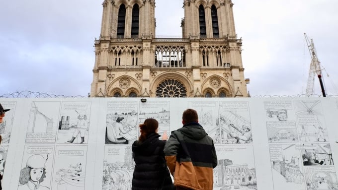 Besucher besichtigen die Kirche im Rahmen einer Freilichtausstellung im Jahr 2023. Foto: Vivian Song/Lonely Planet.