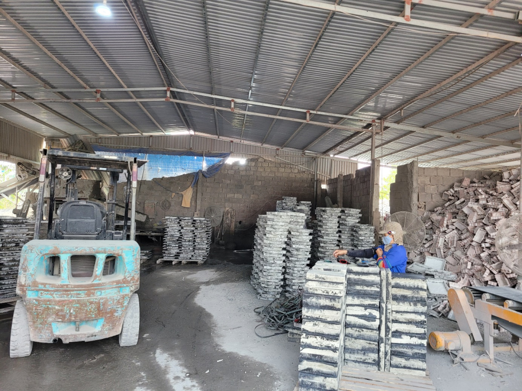 Produktion von unverbrannten Baumaterialien in der Gemeinde Viet Hoa (Khoai Chau)