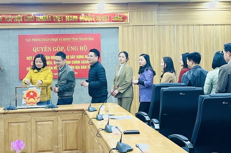 Office of the National Assembly Delegation and Provincial People's Council donates and supports the construction of houses for poor households