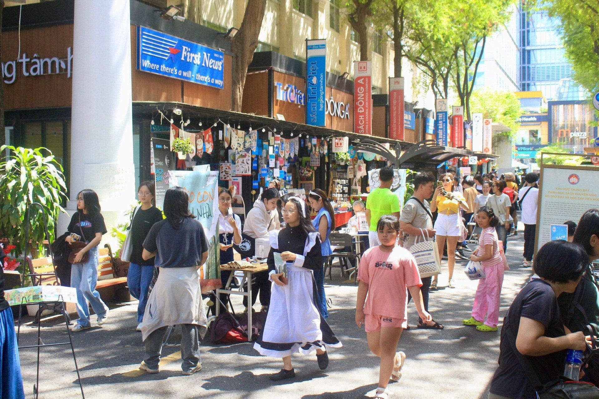 S'amuser et faire du shopping à Ho Chi Minh-Ville est la voie que choisissent de nombreuses familles avec des enfants d'âge scolaire pendant ces vacances du 2 septembre. (Photo : P. Minh)