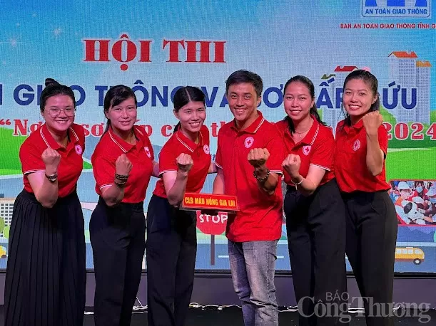 Gia Lai Hot Blood Club: 7 years of being a bridge to give away gifts