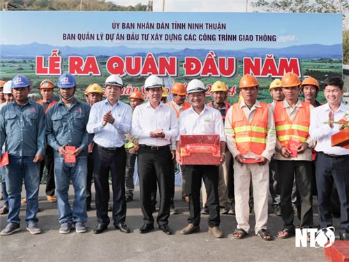 Lễ ra quân đầu xuân Giáp Thìn 2024 dự án Đường nối từ thị trấn Tân Sơn đi ngã tư Tà Năng