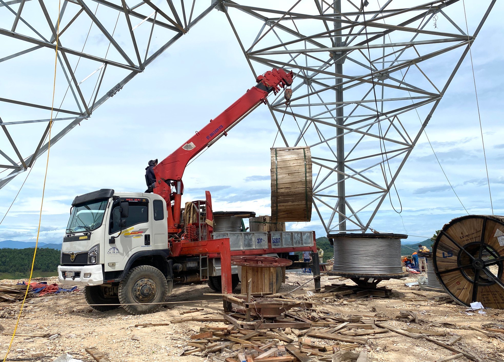 Los últimos días en la obra de la línea de 500kV circuito 3 en Nghe An foto 8