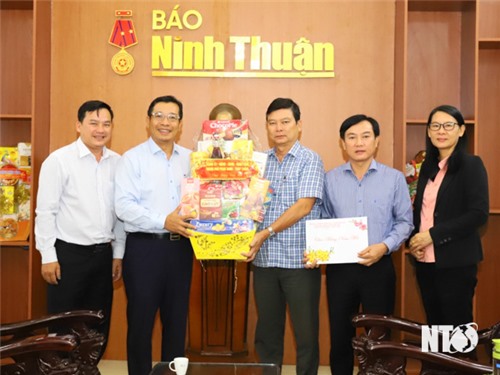 Các cơ quan đến thăm, chúc tết Báo Ninh Thuận