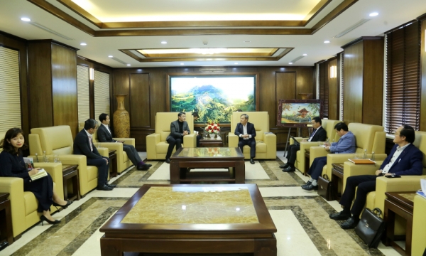 The Provincial Party Secretary received the former Deputy Prime Minister of the Federal Republic of Germany and representative of Swire Group.