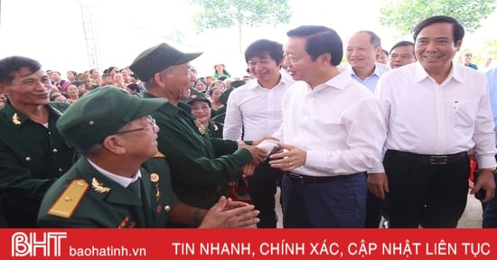 Deputy Prime Minister Tran Hong Ha joins in the great solidarity festival in Ha Tinh