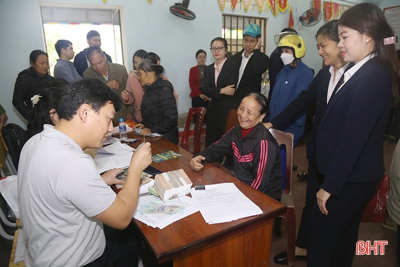 Compensation payment for VSIP project site clearance in Ha Tinh