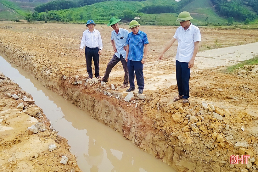 The first commune in the mountainous district of Vu Quang to implement land consolidation and plot exchange