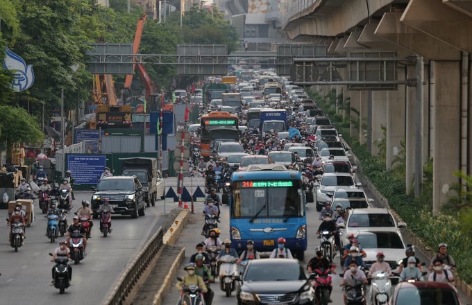 Verkehrsstau im Westen von Hanoi. Foto: Ngoc Thanh