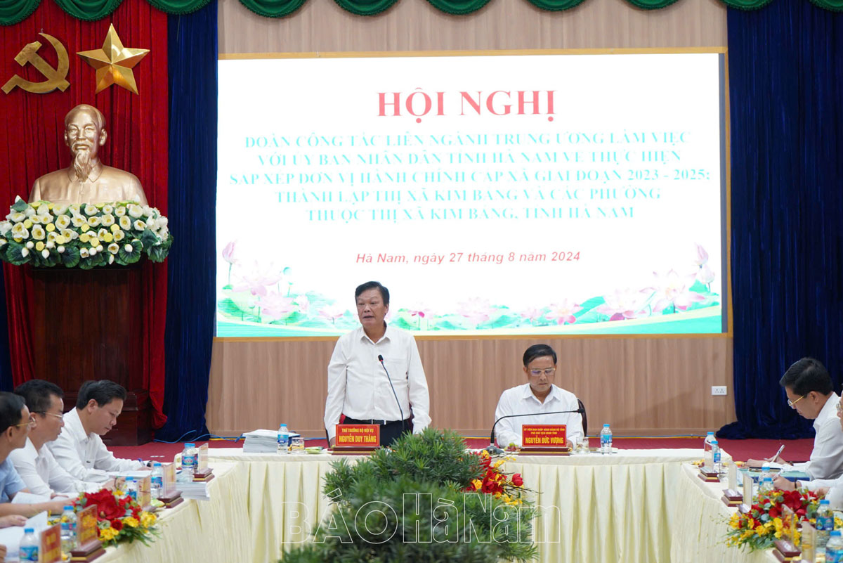 คณะทำงานสหวิชาชีพส่วนกลางทำงานร่วมกับคณะกรรมการประชาชนจังหวัดในการดำเนินการจัดหน่วยบริหารระดับตำบลและการจัดตั้งเมืองกิมบัง