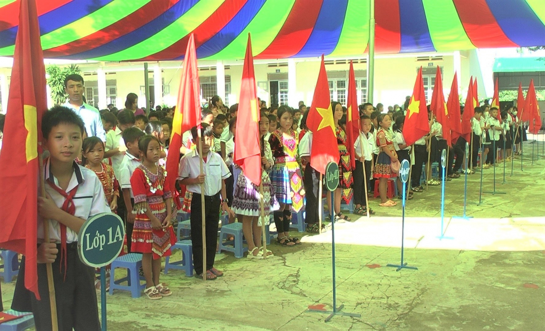 Over 37,800 students in Ea Kar district enter new school year