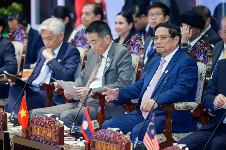 ファム・ミン・チン首相は、ASEANビジネス諮問委員会（ASEAN-BAC）の代表者との対話セッションに出席した。（写真：ニャット・バック/VGP）