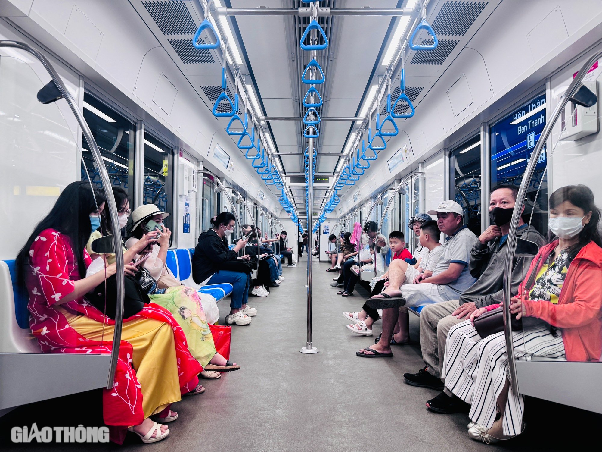 Ngày đầu metro số 1 bán vé, hệ thống gặp lỗi, phải dùng thêm vé viết tay- Ảnh 14.