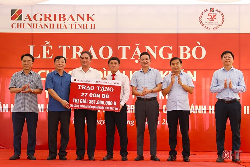 Agribank Chi nhánh Hà Tĩnh II trao sinh kế cho gia đình có hoàn cảnh khó khăn