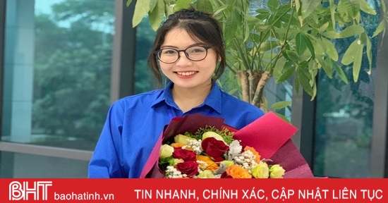 Ha Tinh female student "double valedictorian" of National Academy of Public Administration