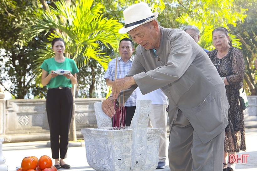 Khu di tích Nguyễn Du tiếp nhận 150 bộ tranh tứ bình về Truyện Kiều