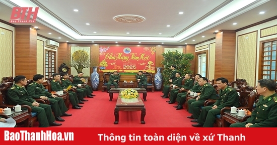 El Comando de la Región Militar 4 visitó y deseó un Feliz Año Nuevo al Comando de la Guardia Fronteriza de la provincia de Thanh Hoa