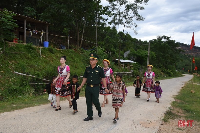 Thăm bản Cà Đay