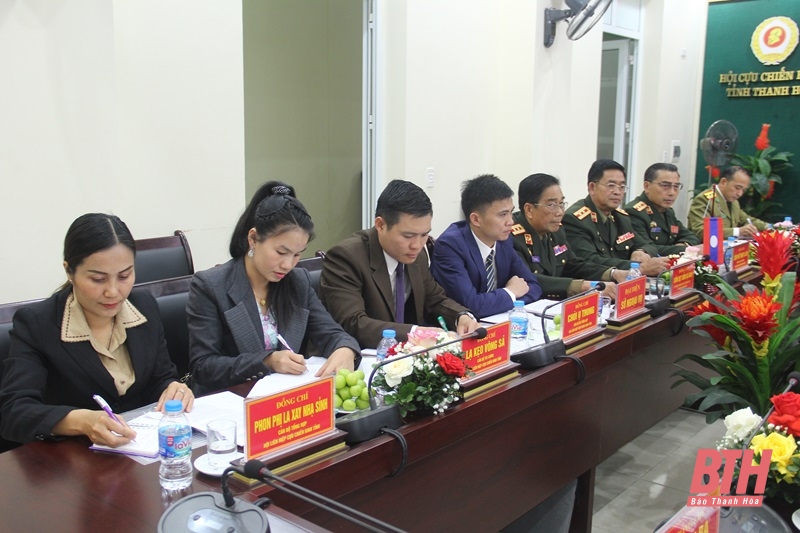 Firma de acuerdo de cooperación entre la Asociación de Veteranos de la provincia de Thanh Hoa y la Asociación de Veteranos de la provincia de Hua Phan