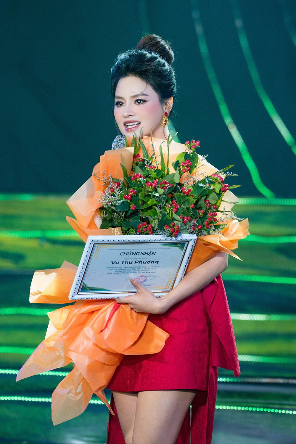 Vu Thu Phuong souhaite diffuser les valeurs culturelles et promouvoir la beauté du Vietnam auprès des amis internationaux.