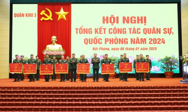 Comando Militar Provincial de Quang Ninh: Recibió la bandera de unidad excelente en el movimiento de emulación de la Victoria 2024 de la Región Militar 3