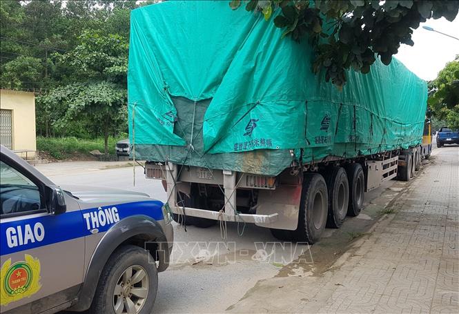 El Ministerio de Transporte exige a las unidades incrementar la inspección de los vehículos de las empresas de transporte. Foto: VNA