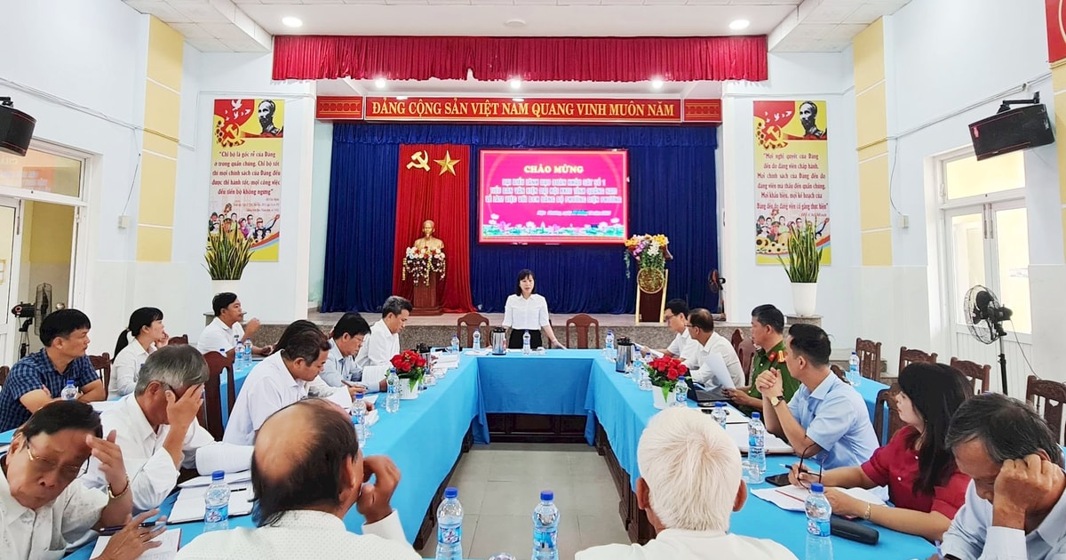 Survey delegation No. 1 of the 23rd Provincial Party Congress Document Subcommittee worked in Dien Phuong ward.