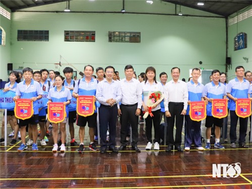 Ouverture du tournoi provincial de tennis de table ouvert de Ninh Thuan 2024 - Coupe du journal de Ninh Thuan