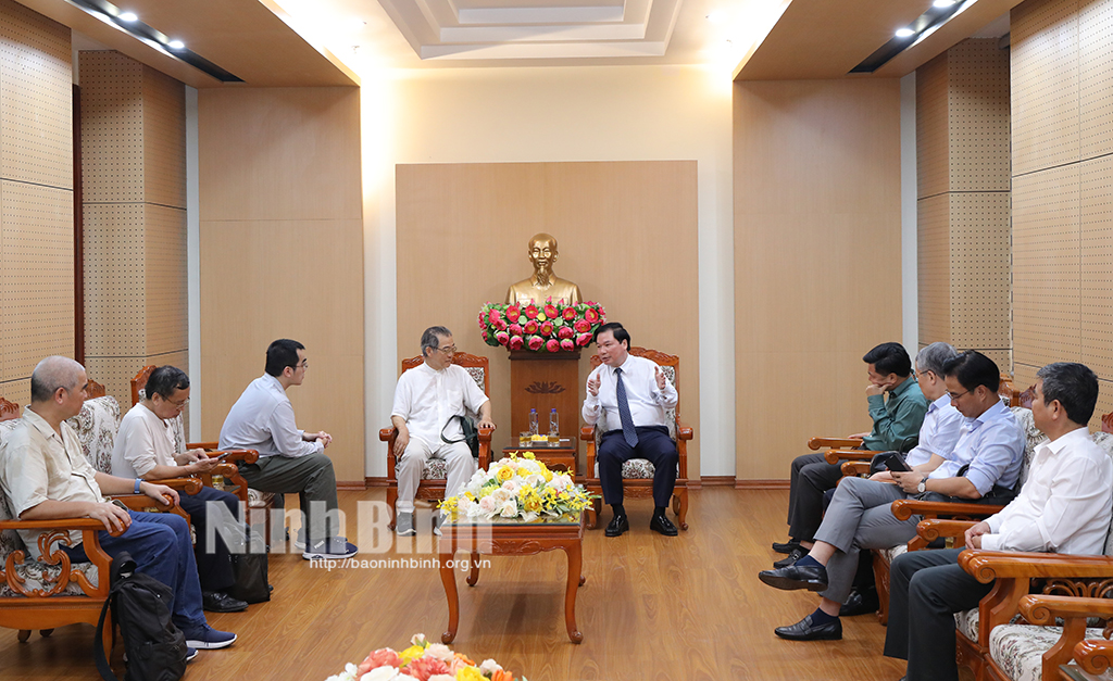 Provincial People's Committee leaders received Professor Shigeru Satoh, honorary professor of Waseda University, Japan