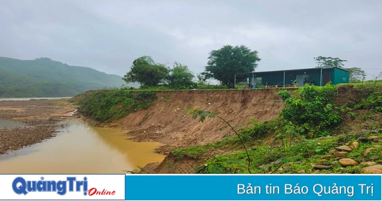 Les glissements de terrain sur les rives des rivières Dakrong et Ba Long créent un sentiment d'insécurité chez les habitants