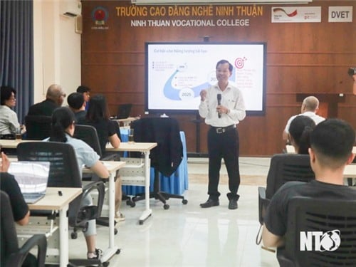 Ninh Thuan Vocational College works with GIZ and the press on human resource training in energy transition