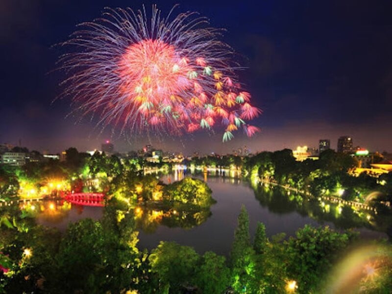 Propuesta de lanzar fuegos artificiales solo en un lugar para celebrar el 70 aniversario del Día de la Liberación de la Capital