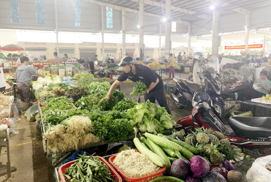 ティエンルー市場（ティエンルー）の野菜価格が上昇