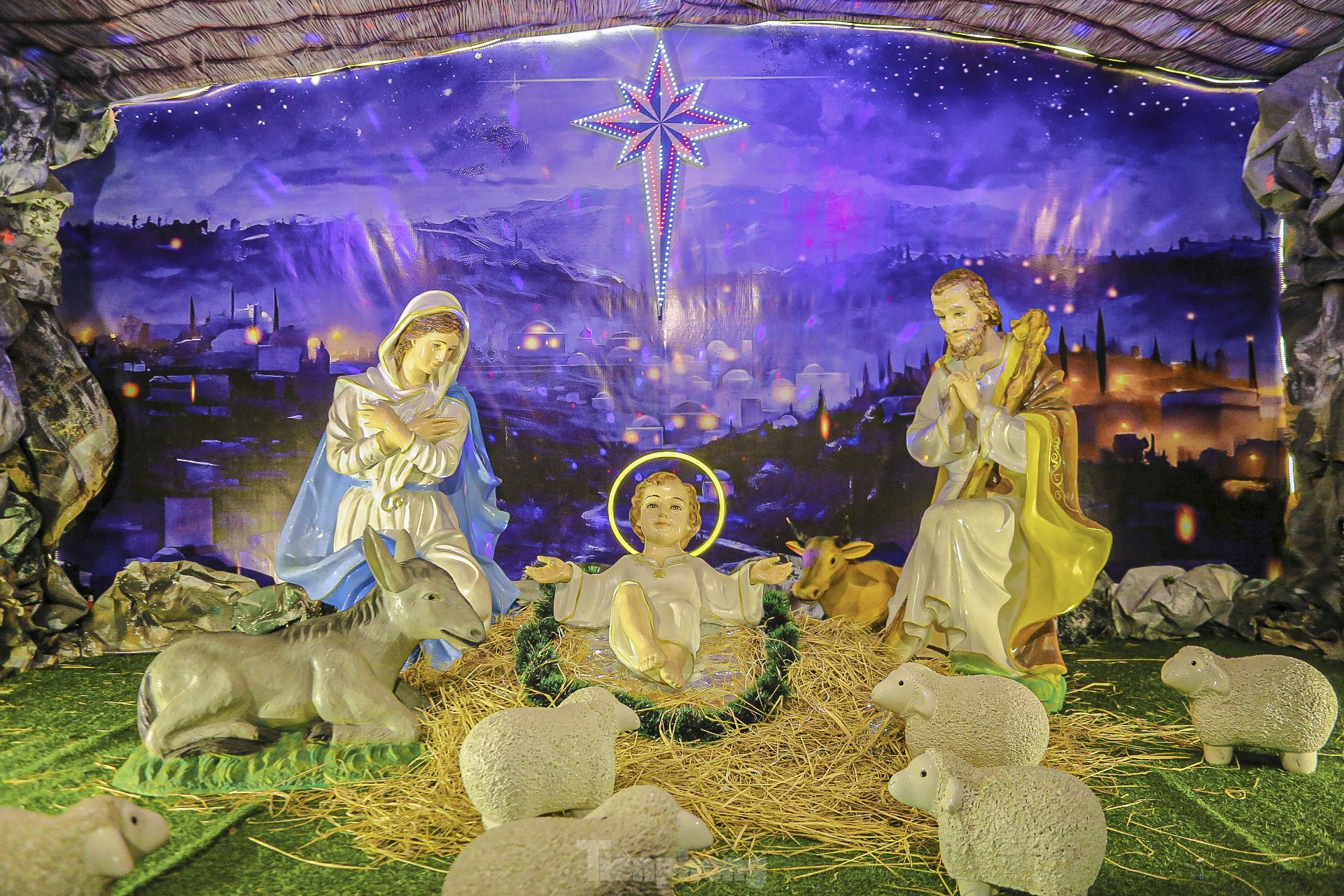 ダナンの大きな教会はクリスマスを迎えるのにとても美しいです。写真11