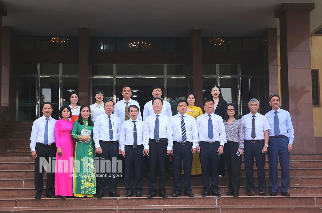 Une délégation de la province du Hubei de la République populaire de Chine a visité et travaillé dans la province de Ninh Binh