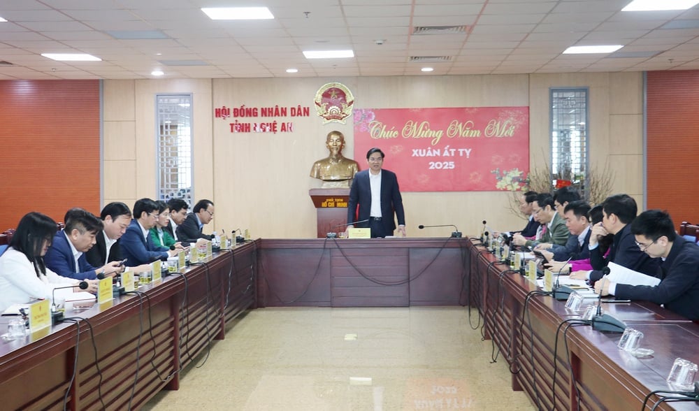 The Standing Committee of the Provincial People's Council held a regular meeting in January 2025